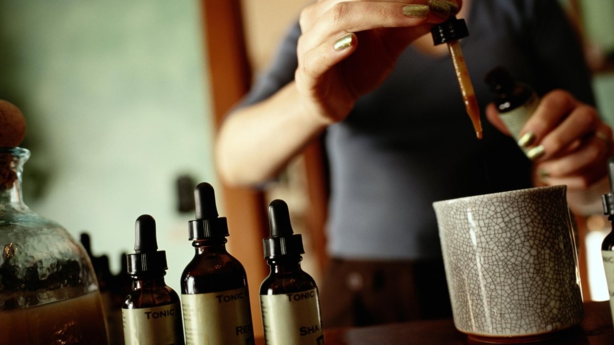How to Make Maitake Mushroom Tincture - DrinkVyu